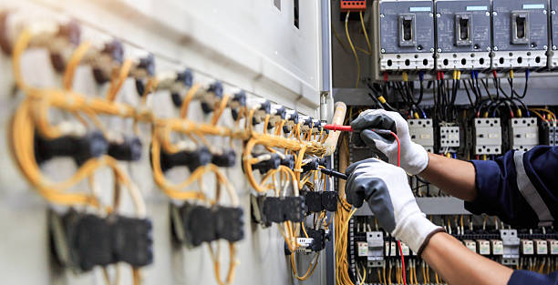 Professional Electrician technician working in Hebron, IL